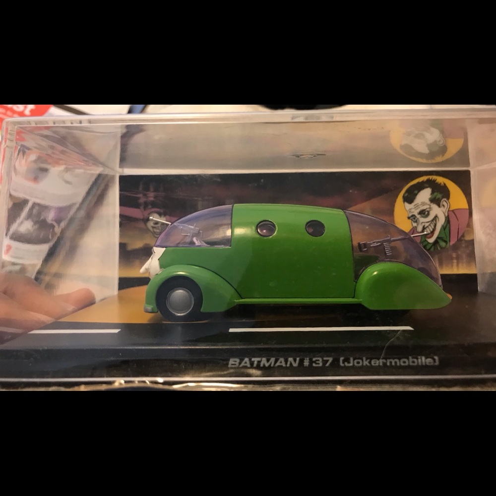 Batman #37 Jokermobile